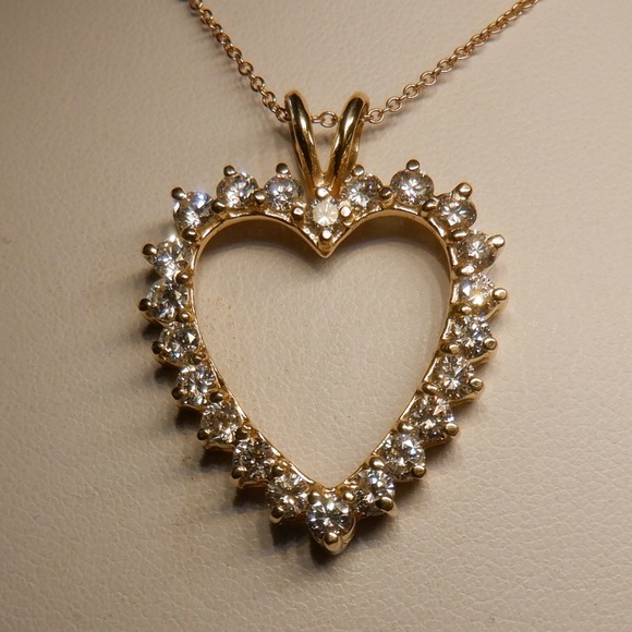 Jewelry - 14k gold heart necklace with real diamonds